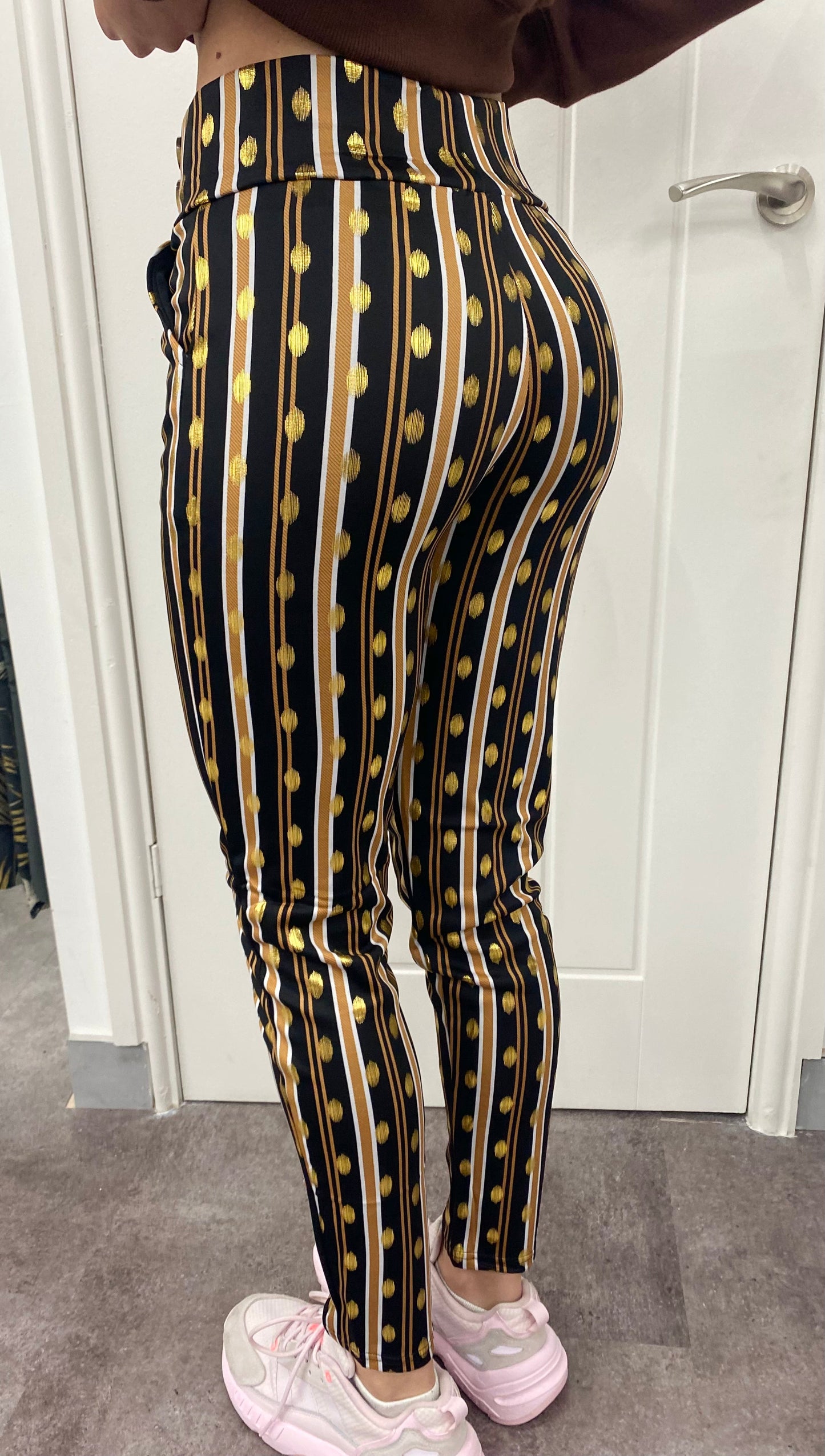LYCRA GOLD BROWN BUTTON LEGGINGS & CROP SWEAT SHIRT