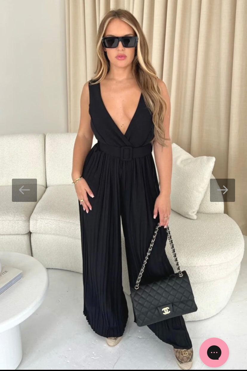 BLACK FRONT PLEATED SLEEVELESS JUMPSUIT
