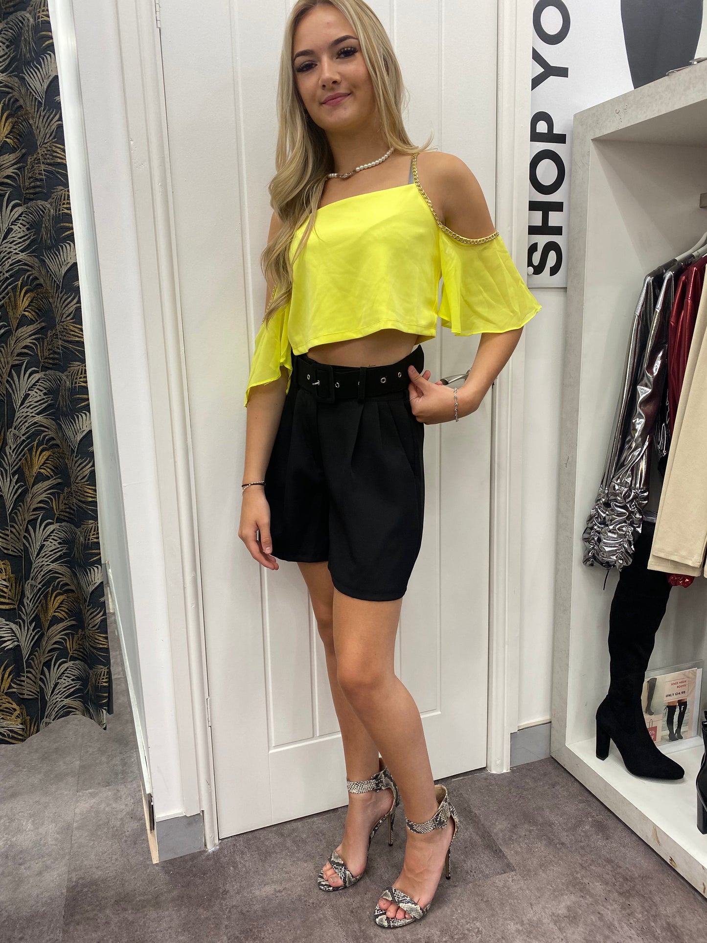 BLACK BUCKLE BELT SIDE POCKET DRAPE FRONT SHORTS
