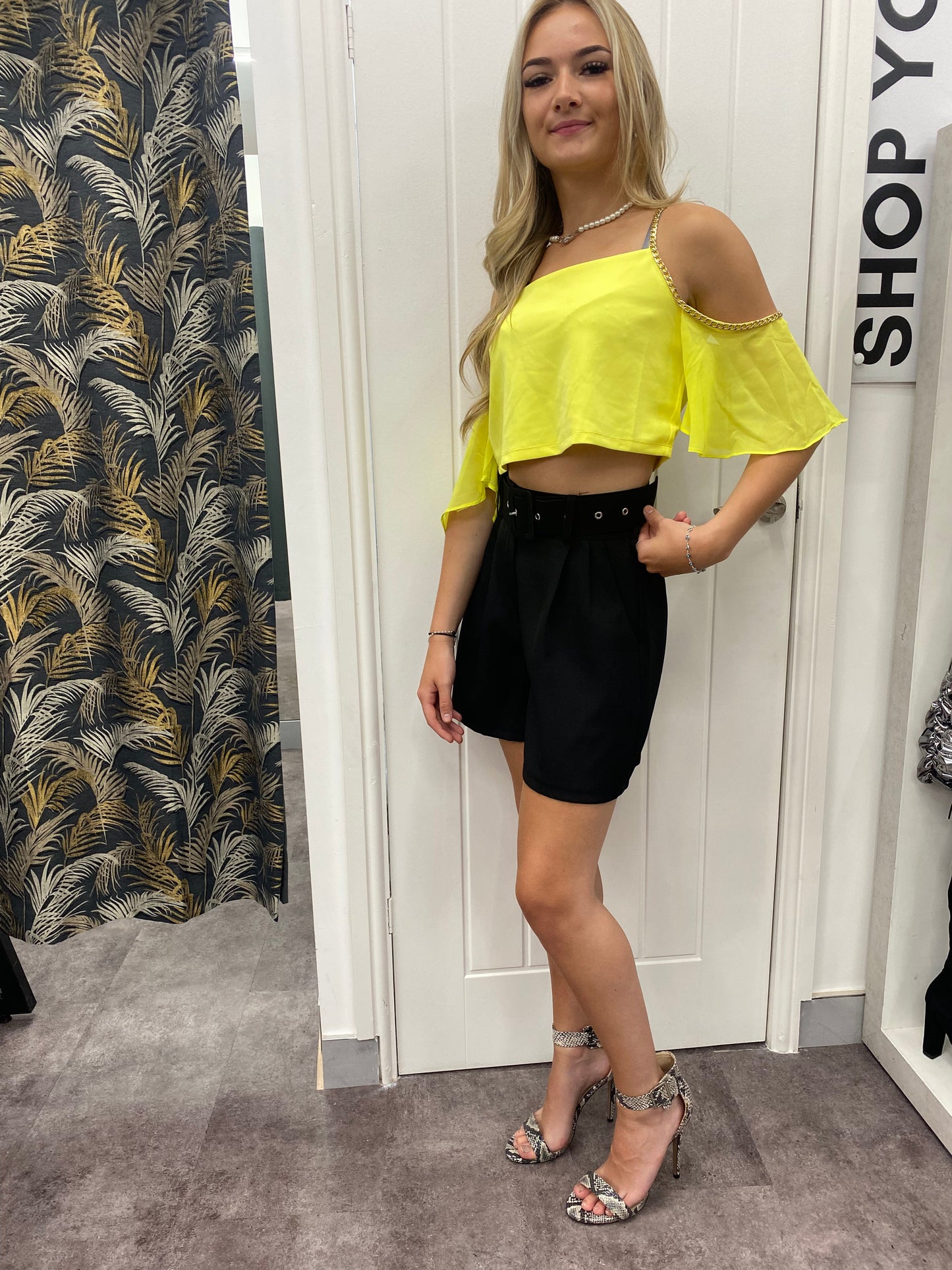 BLACK BUCKLE BELT SIDE POCKET DRAPE FRONT SHORTS