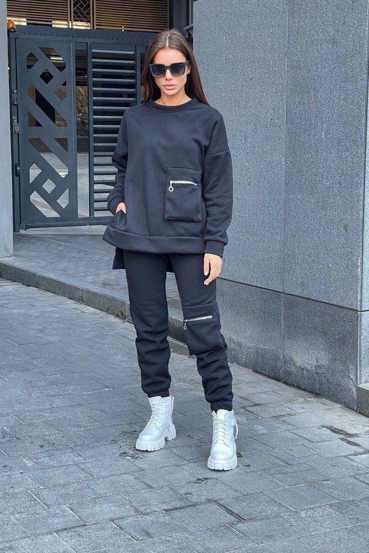 CARGO ZIP POCKETS LOUNGEWEAR TOP & REGULAR FIT CARGO JOGGER