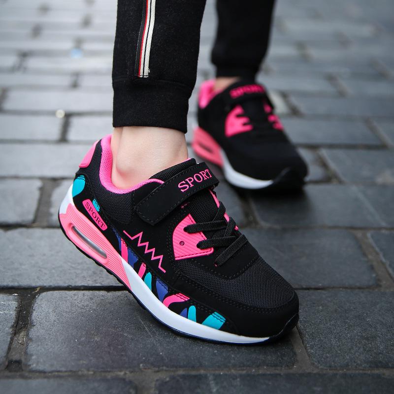 Sports shoes